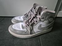 Nike Air Jordan Mid 1 ☆ High ☆ US 8 ☆ 41 ☆ grau/weiß ☆ Niedersachsen - Bad Zwischenahn Vorschau