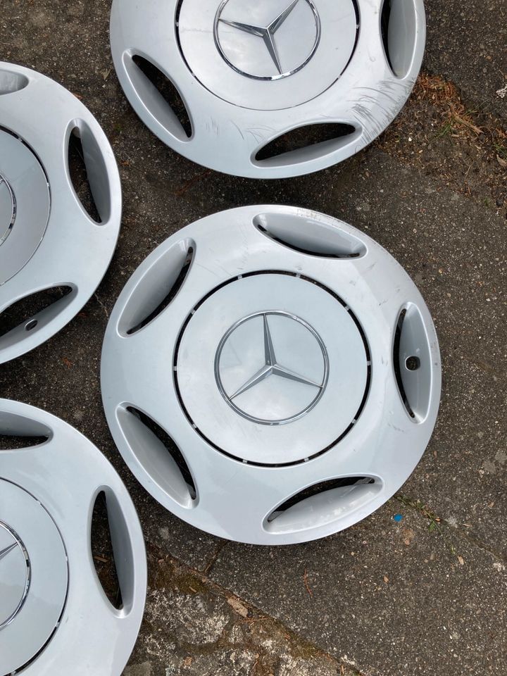 Radkappen Mercedes Benz in Liebenau