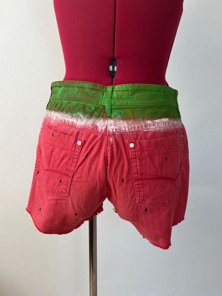 NEU coole Jeans-Shorts "Wassermelone" Gr. M - Einzelstück in Berlin