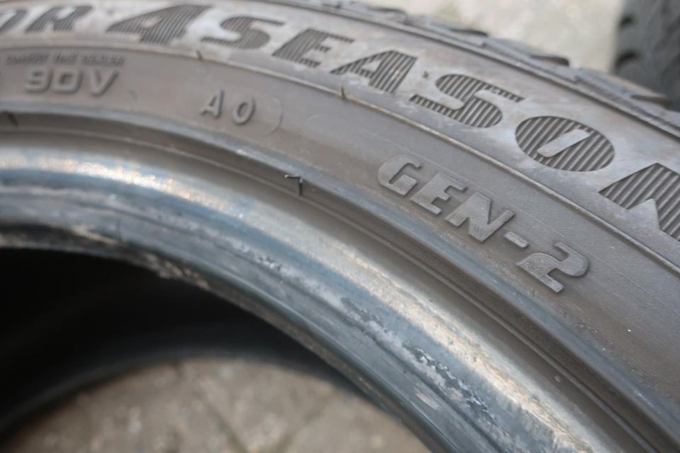 2x Allwetter Reifen Goodyear Vector 4 Seasons 215/45 R16 | 90V in Koblenz