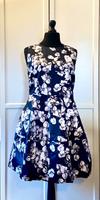 H&M ♥️ Kleid Gr. 52 schwarz Blumen ausgestellte Form Nordrhein-Westfalen - Mülheim (Ruhr) Vorschau