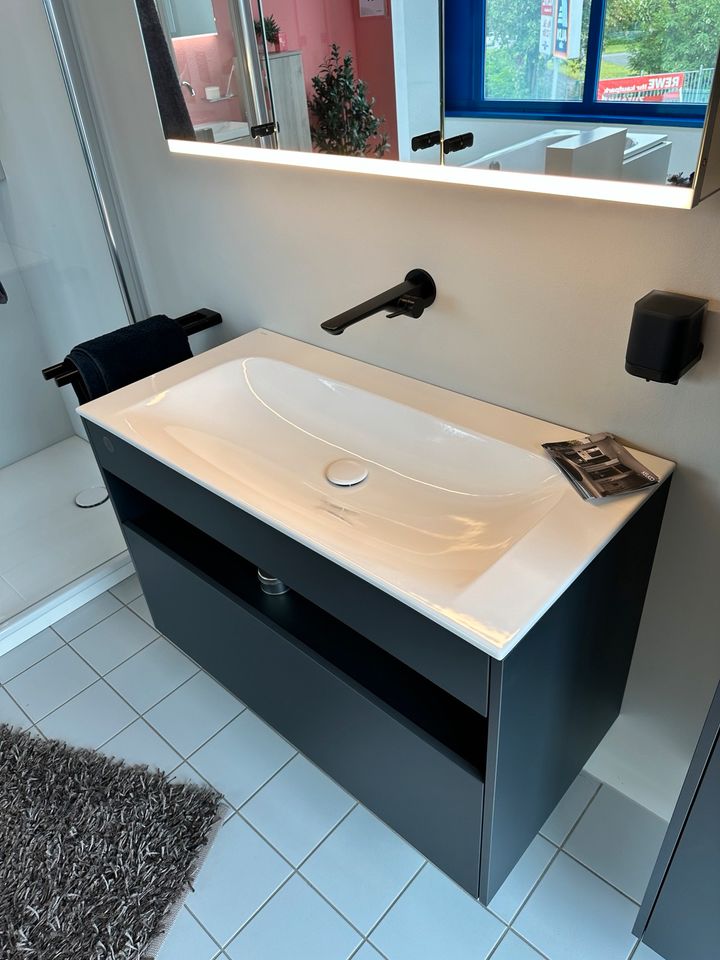Keuco Badezimmerset waschbecken mit Schrank und Spiegel in Remscheid
