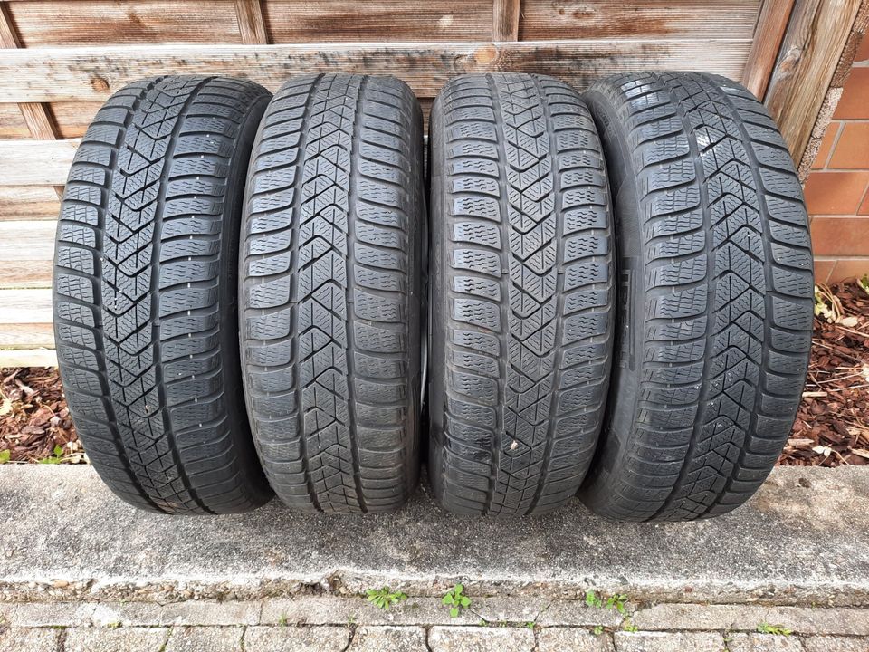 4x Winterreifen Pirelli 205 60 R17 93H Alufelgen BMW X1 F48 in Walldorf