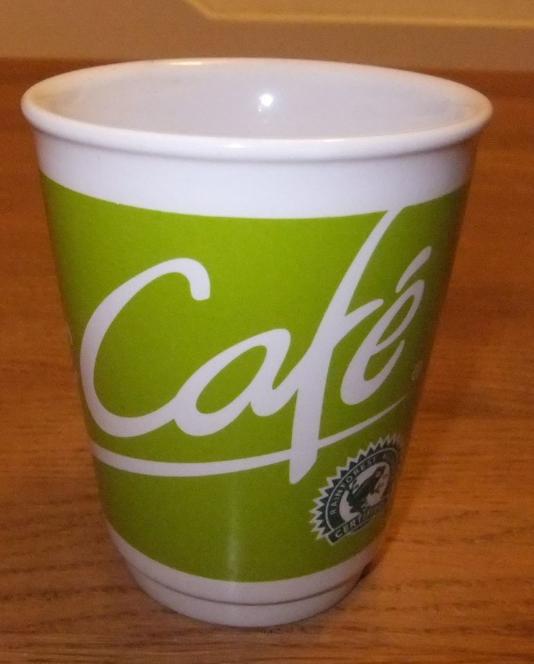 Porzellan-Kaffeebecher in Grün von McDonald`s aus 2008 in Frankfurt am Main