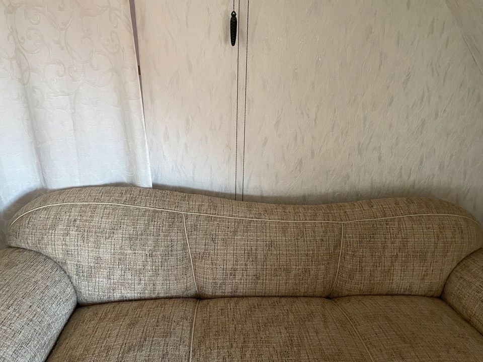 Antikes Sofa + 2 Sessel neu renoviert/ aufgearbeitet in Hannover