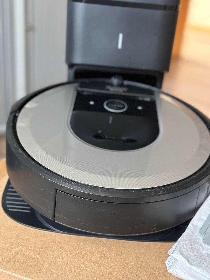 iRobot Roomba i7+ (i7556) mit Absaugstation App steuerbar in Brüsewitz