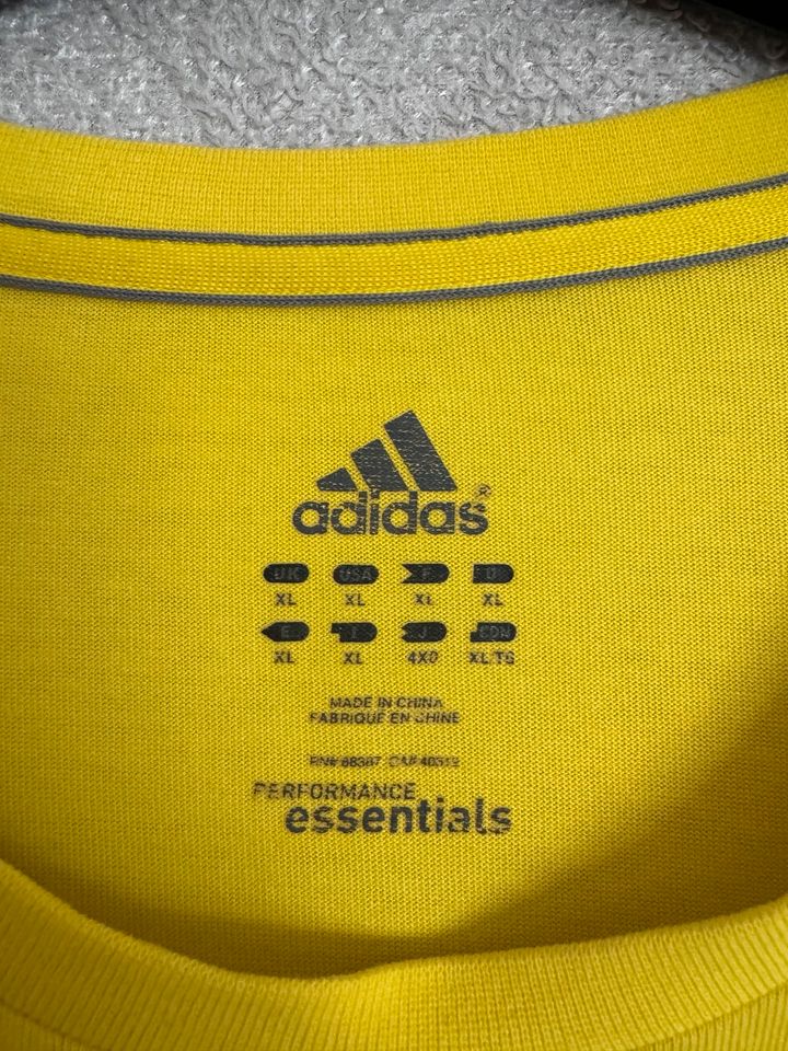 Adidas Tshirt in der Größe XL in Essen