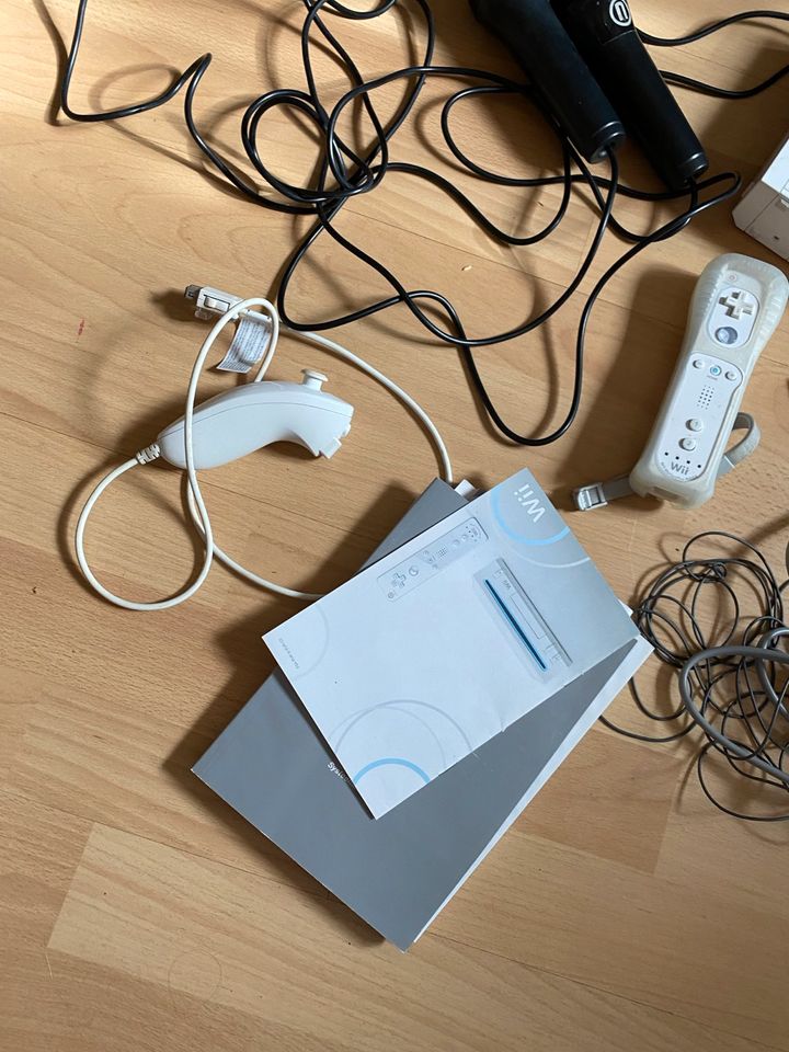 Nintendo Wii mit Zubehör Defekt!!! in Donaueschingen