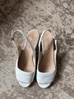 Sandalen. weiß 41, Peter Kaiser Hessen - Karben Vorschau