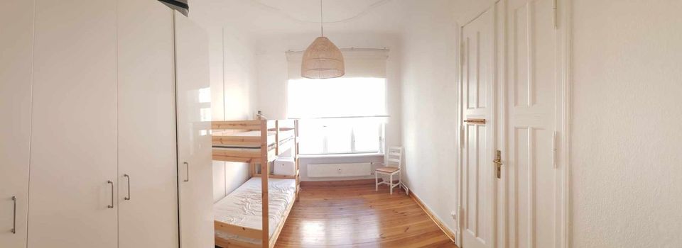 Welcome to our clean and well-decorated Altbau apartment in Berli in Berlin