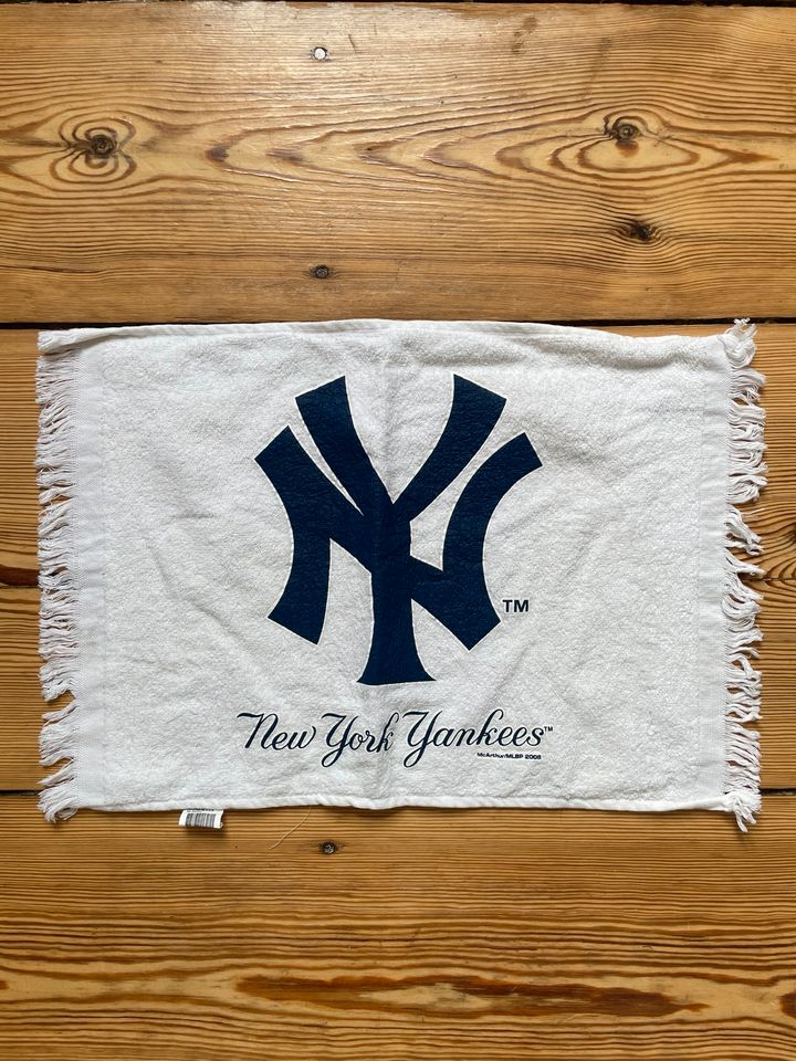 New York Yankees Souvenir Towel in Berlin