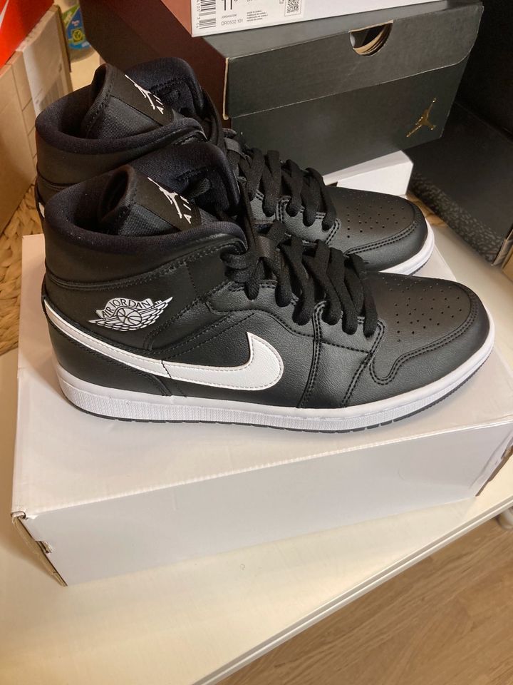 Nike Jordan 1 Mid Black White Reverse Panda 41 9,5 in Mülheim (Ruhr)