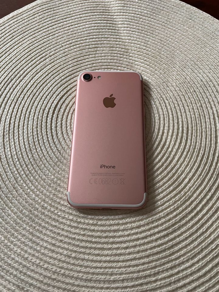 iPhone 7 Rosé Gold 32 GB sehr guter Zustand in Oyten