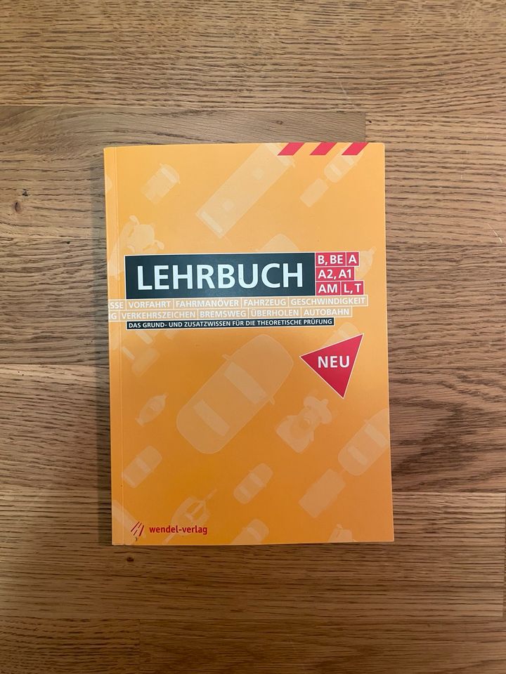 Führerschein Lehrbuch plus Übungsbögen 2015 in Berlin