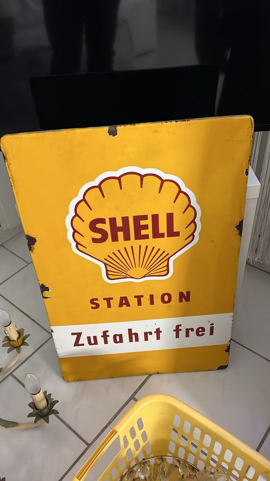 Altes original Shell Emailschild um 1950 mit Patina in Erbach