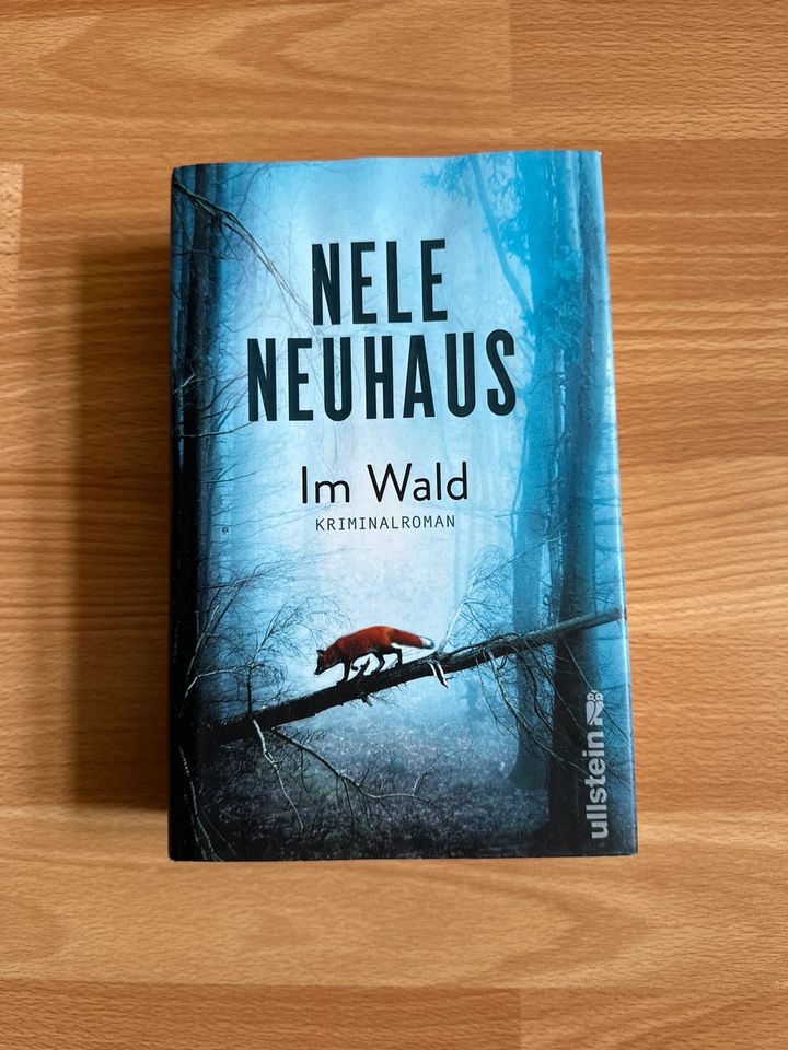 Nele Neuhaus im Wald in Köln