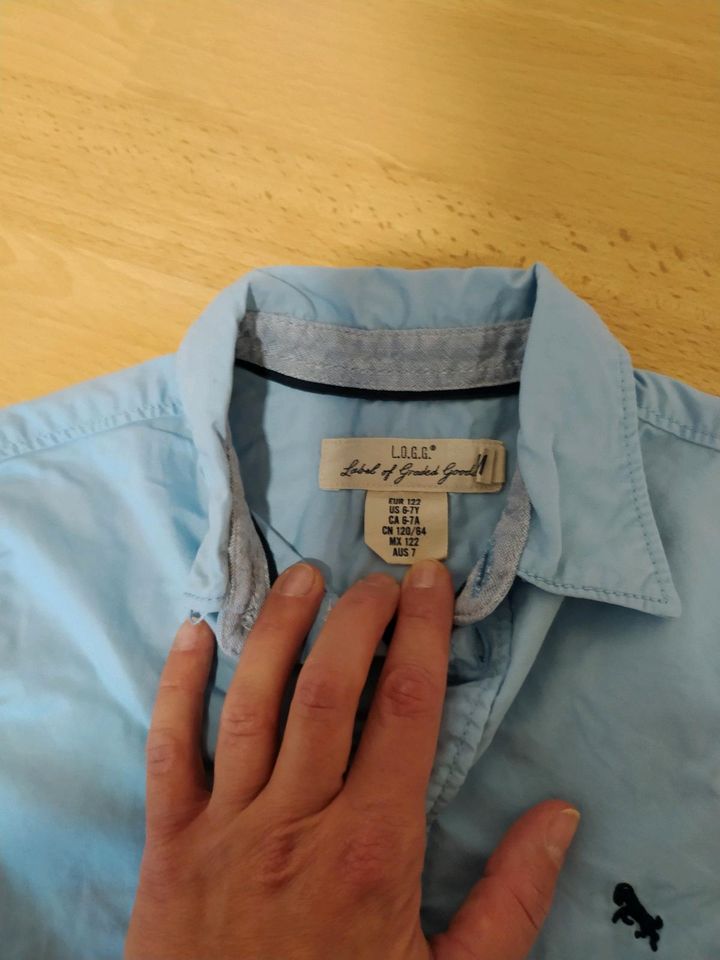 Hemden langarm Größe 122/128 in Oberahr