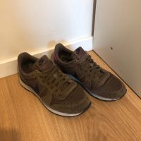 Nike Sneaker Damen Gr. 37,5 olive/braun Dresden - Klotzsche Vorschau