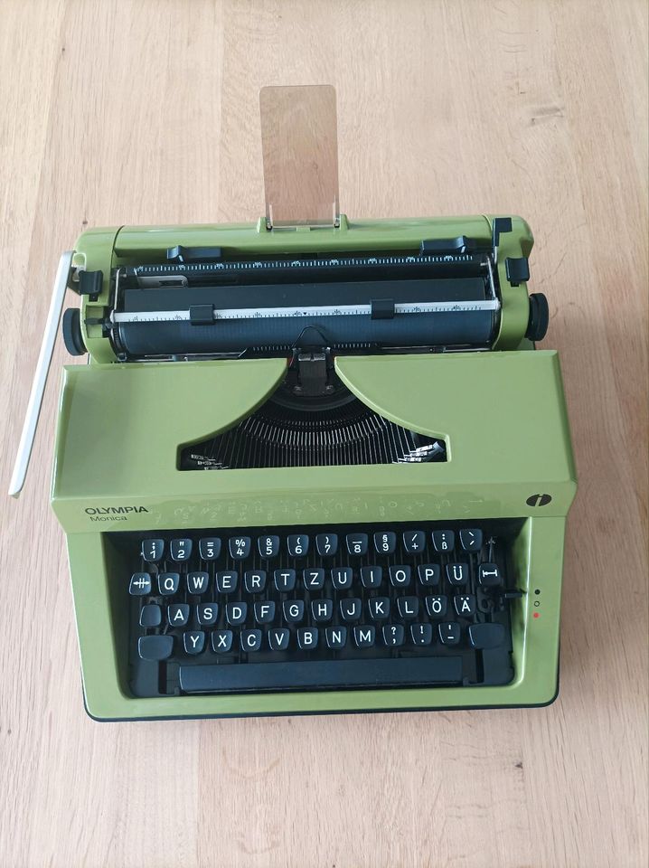 Olympia Schreibmaschine Monica in Ochsenfurt