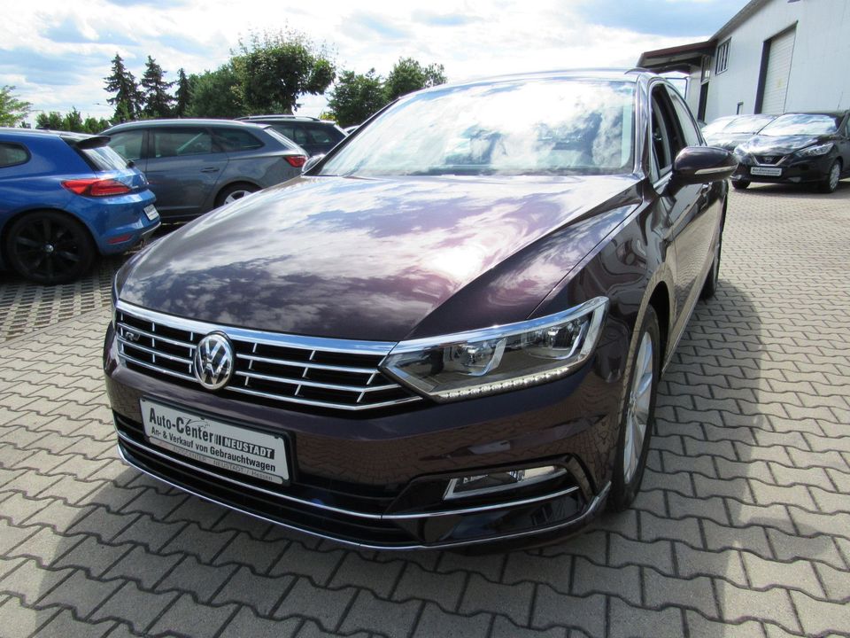 Volkswagen Passat Lim. Comfortline R-LINE, AHK, PANO.. in Neustadt