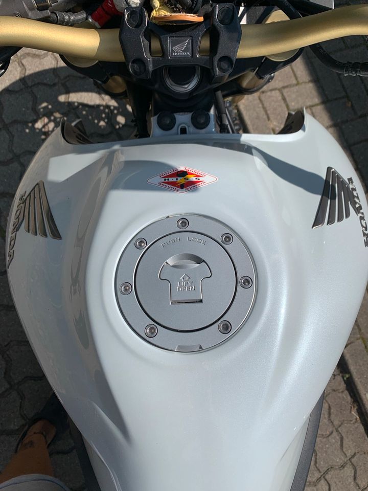 Honda CB 1000 R / SC60 Weiß / Pearl cool white metallic in Dummerstorf