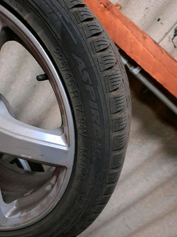 4x Alufelgen auf Winterreifen 225/45 R17 94V  Apollo Aspire in Mülheim (Ruhr)