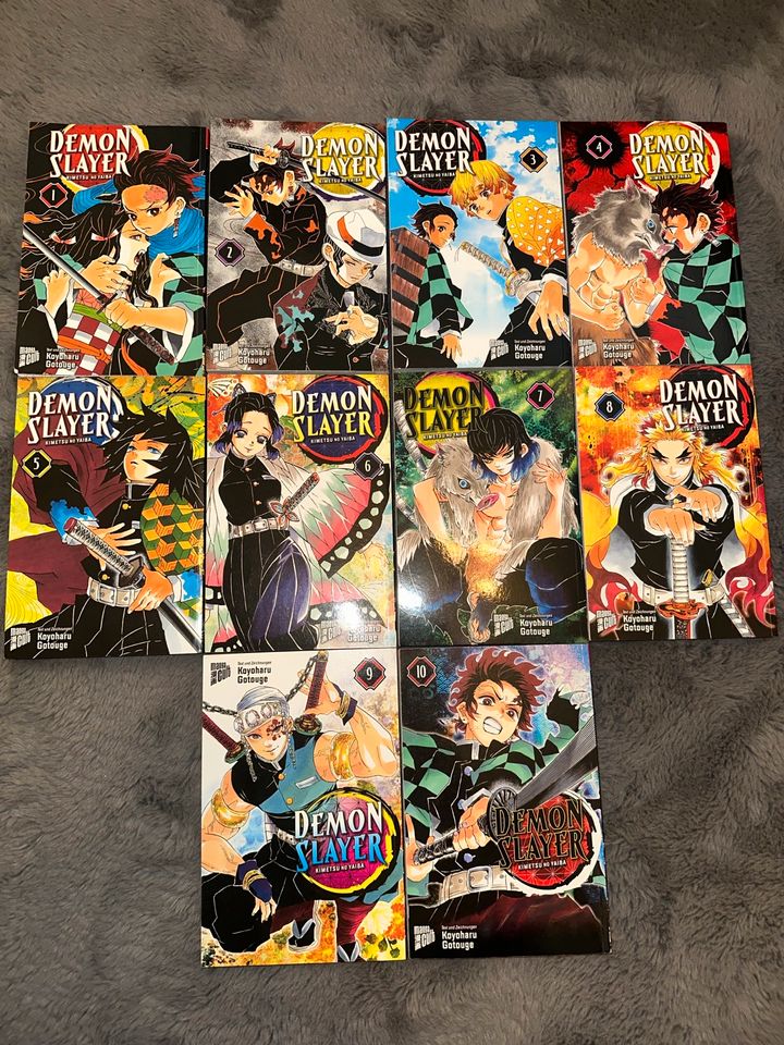 Demon slayer mangas deutsch 1-10 ( verhandelbar ) in Berlin