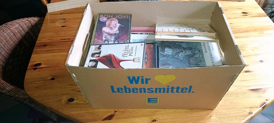 Diverse Bücher und DVDs (evtl. als Flohmarktartikel) in Flonheim