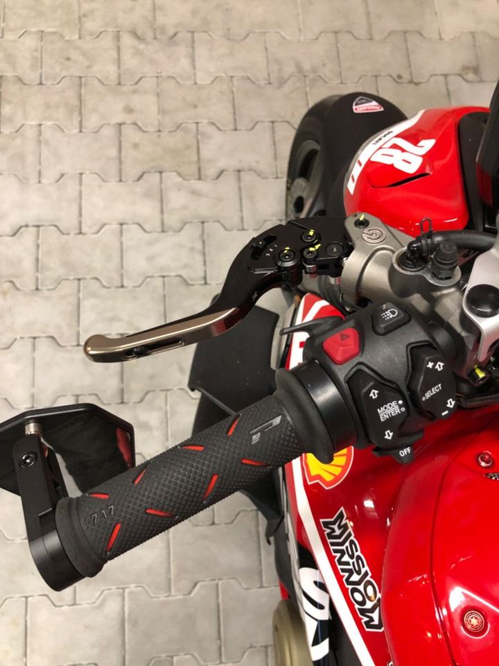 Ducati Streetfighter V4 in Laichingen