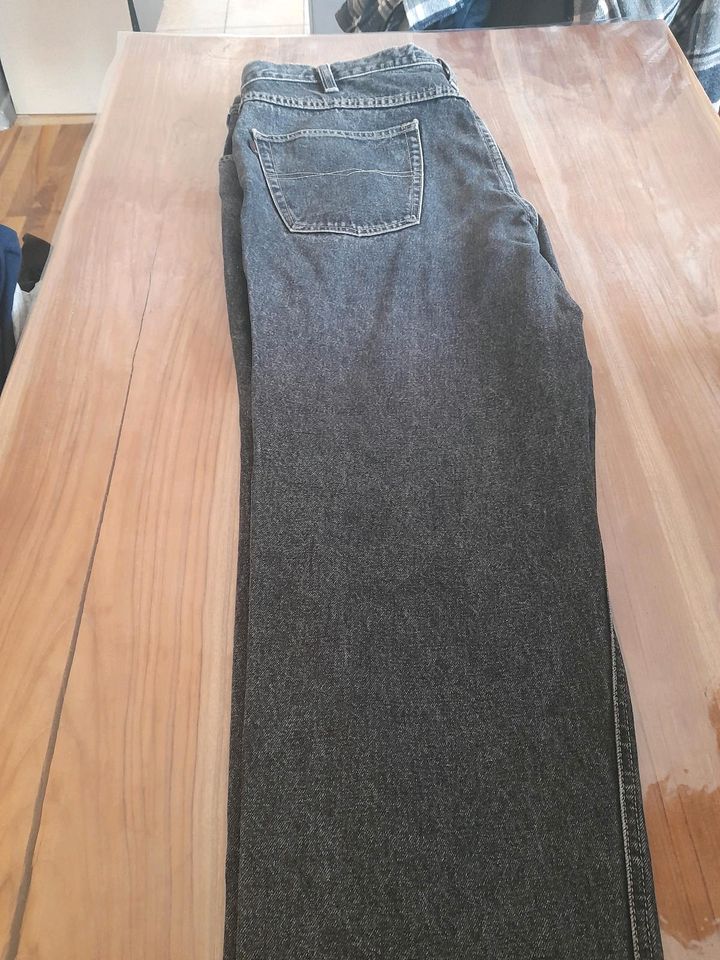 Herren Bekleidungspaket XXL 10 Teile Jeans Tshirts in Haverlah