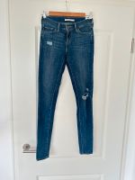 Levi‘s Skinny 710 Jeans blau Cut Gr. 26/32 wie Neu Sachsen - Großpösna Vorschau