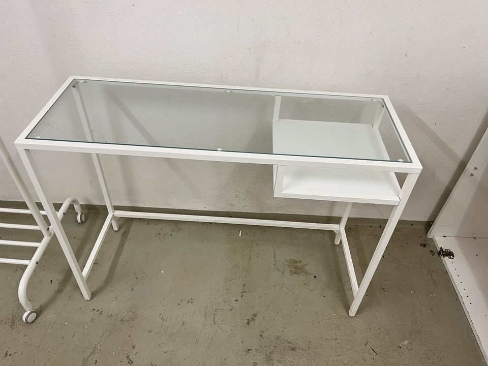 Kleiner Schreibtisch aus Metall mit Glas Platte in Göppingen