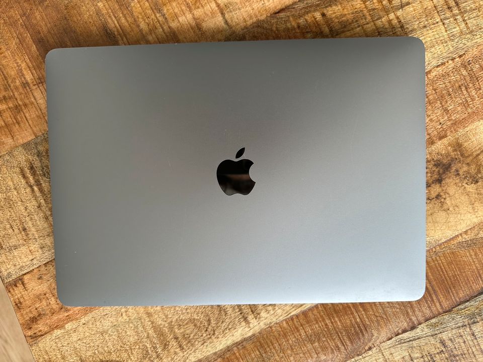 13" MacBook Pro – Space Grau in Geilenkirchen