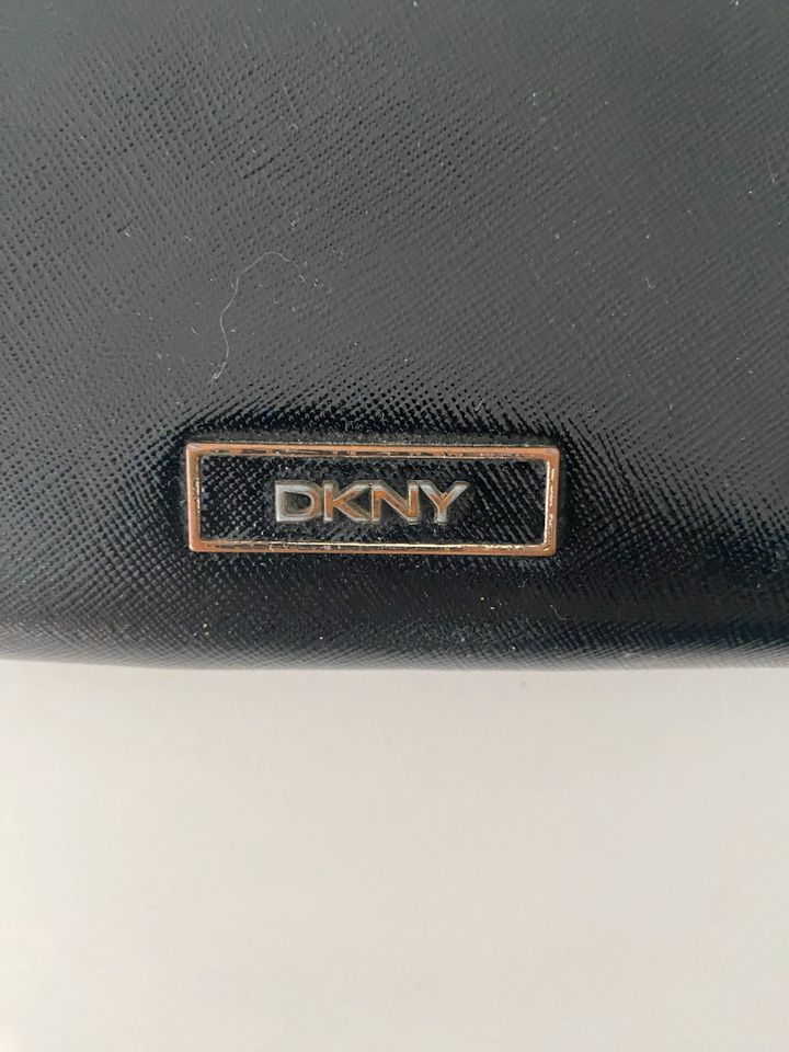 DKNY Portemonnaie schwarz mit Steinen gebraucht in Düsseldorf
