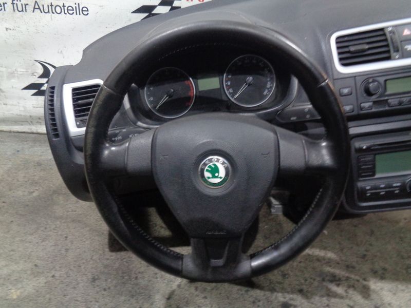 Skoda Fabia ll 2 5J Armaturenbrett Cockpit Lenkrad Dashboard in Bruchsal