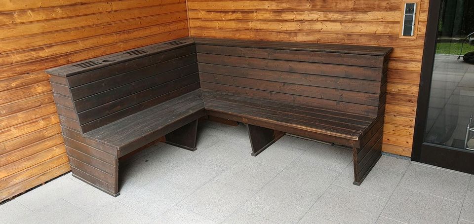 Eckbank mit Tisch aus Holz in Ispringen