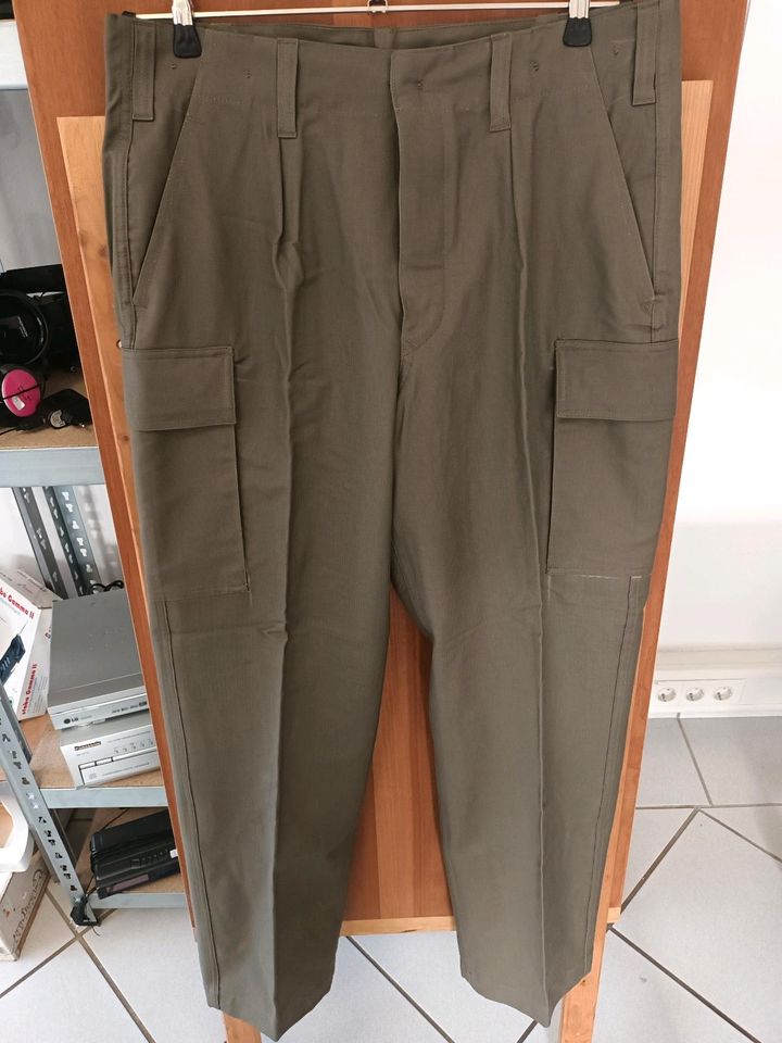 Bundeswehr Cargohose, Feldhose, Größe 8 in Khaki/Oliv, Neu in Lübbecke 