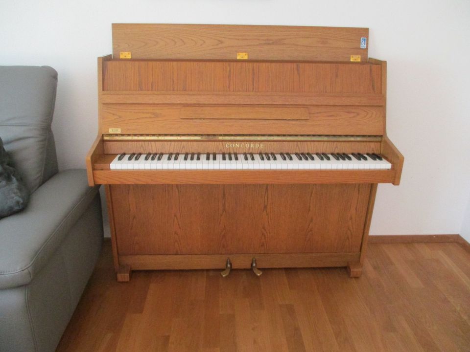 Concord Klavier zu verkaufen in Buggingen