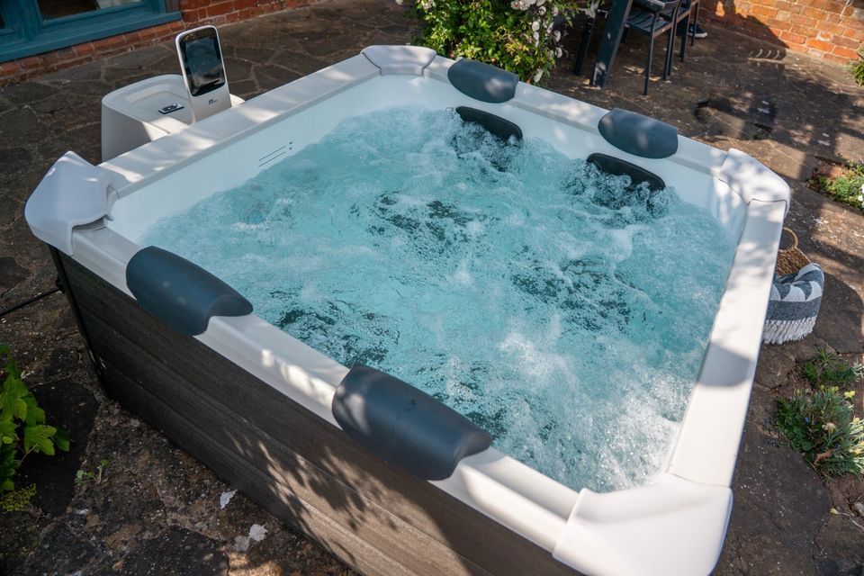 MSpa XXL Whirlpool Outdoor Pool NEU OSLO 2024 inkl. MSPA App, LED , UVC & OZON in Chemnitz