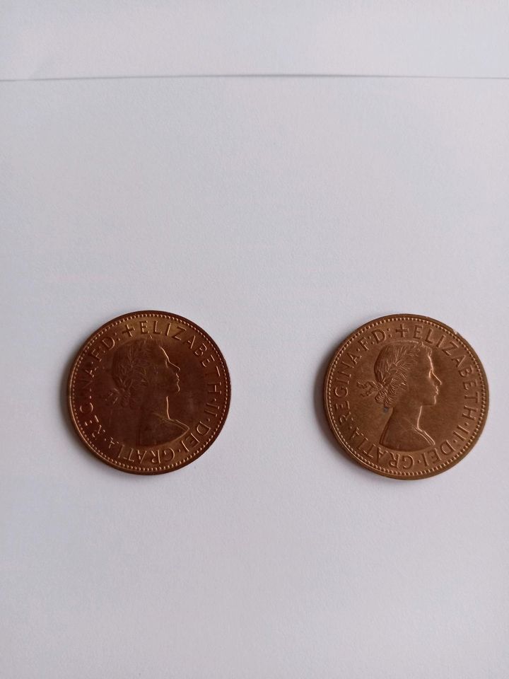 Münzen One Penny 1966 und 1967 in Dresden