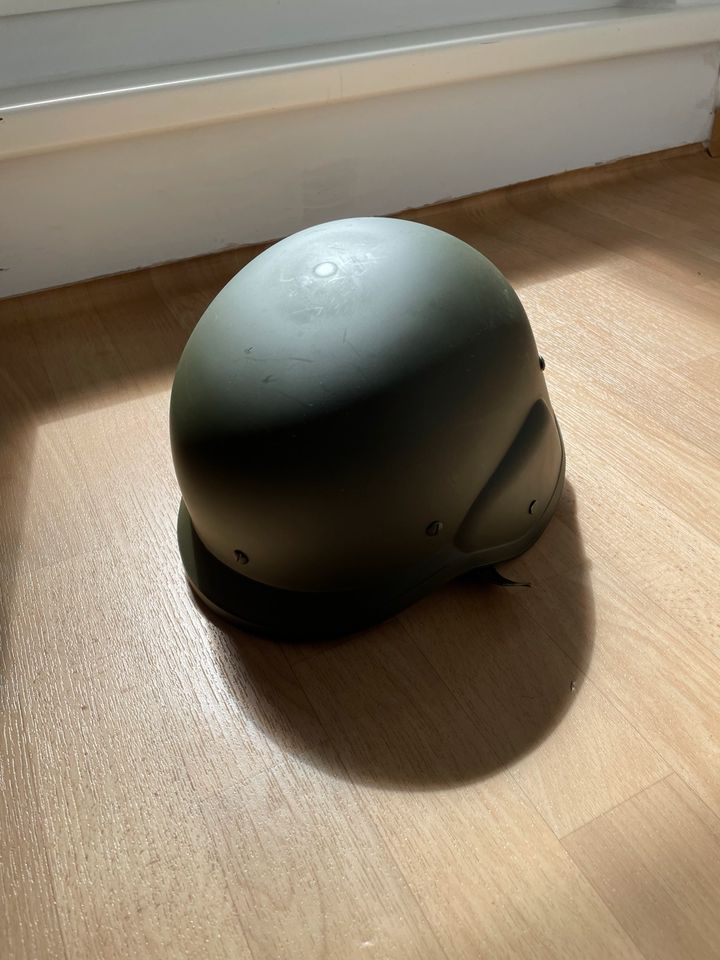 Militär Helm in Berlin