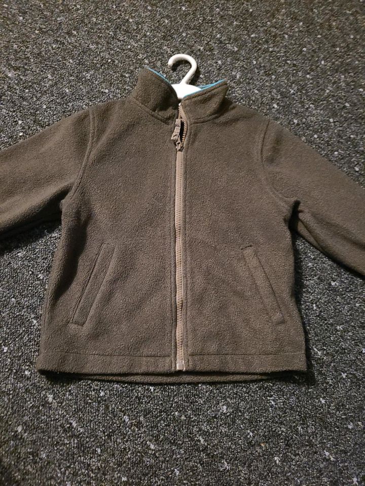 Braune dickere Fleecejacke Gr. 110 von C&A Junge in Berlin