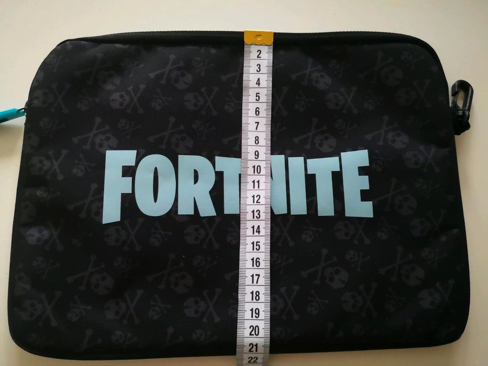 Fortnite Tablet Laptop Schutz Tasche Hülle Skull bis 11  Zoll in Frankenblick