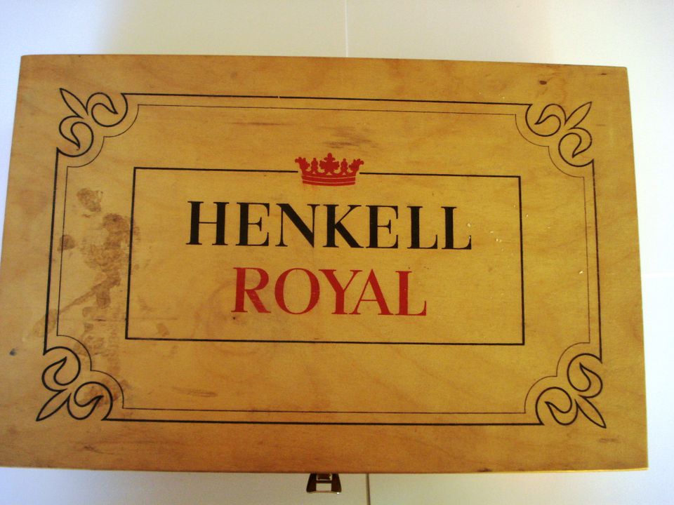 HENKEL Sekt - große dekorative Holzkiste, Sammlerstück in Bad Schwalbach