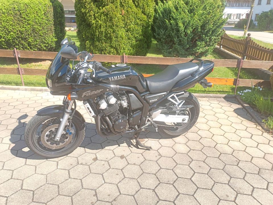 Yamaha Fazer FZS600 in Woringen