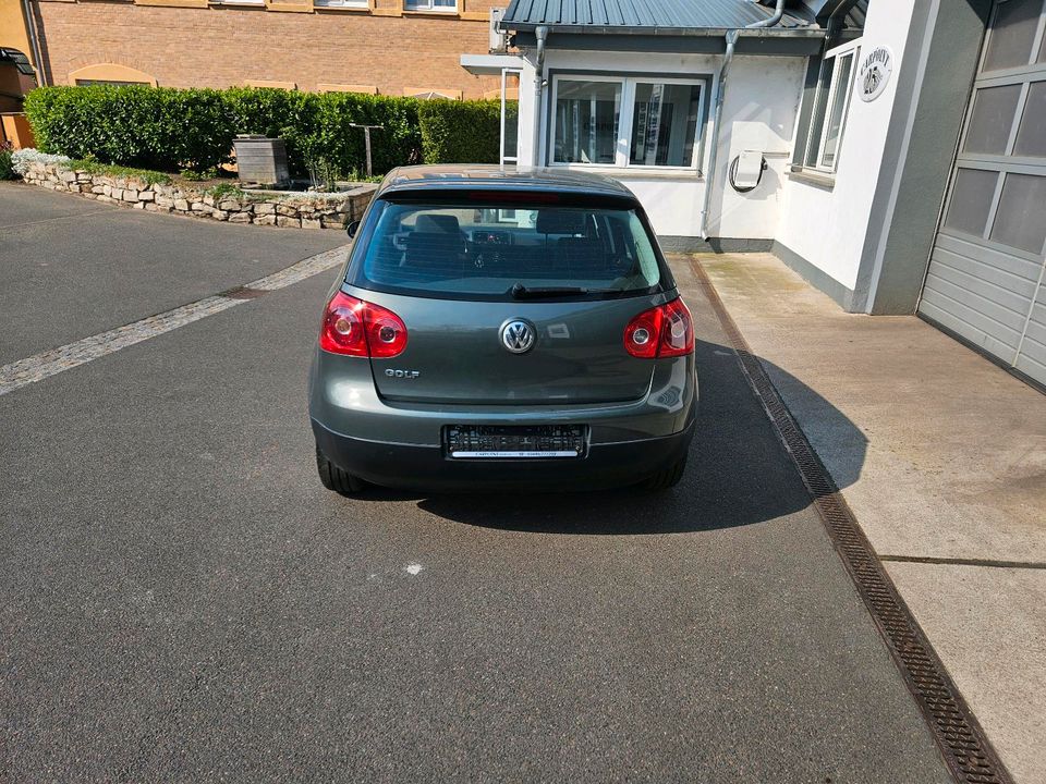 Volkswagen Golf 5 in Naumburg (Saale)