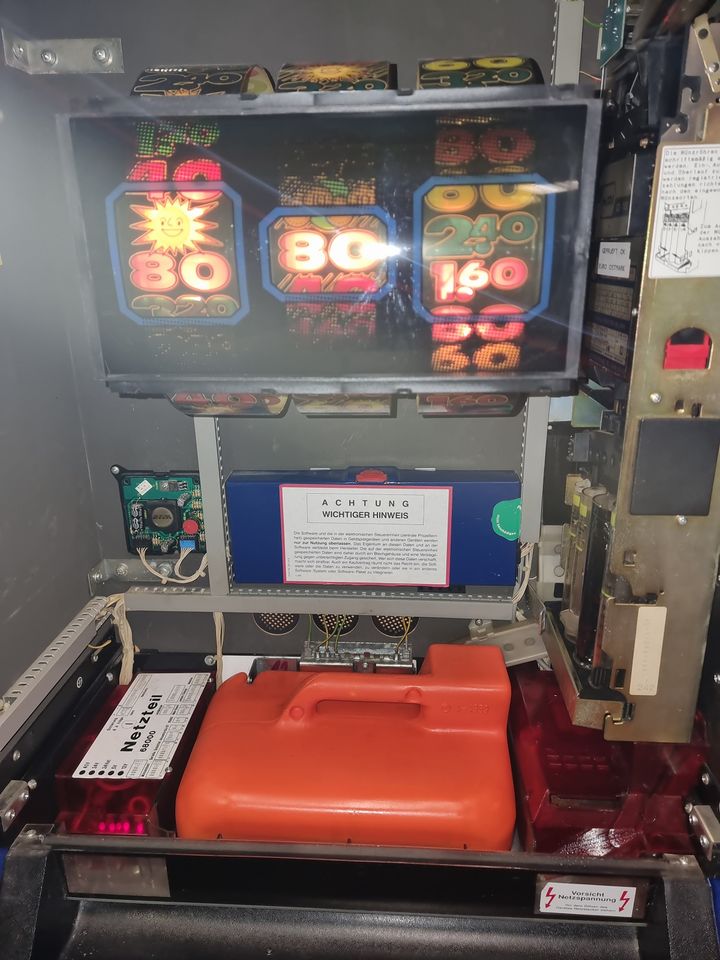 Spielautomat / Geldspielautomat Cross von Merkur €€€ in Schönaich
