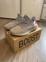 Adidas Yeezy Boost 350 „Tail Light“ EU 44 Hessen - Herborn Vorschau