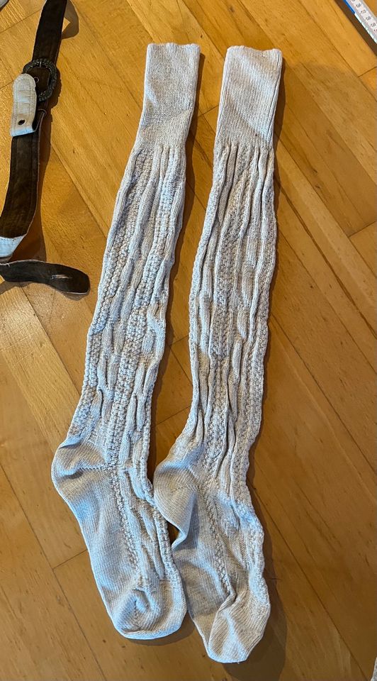 Lederhose mit Socken in Immenstaad