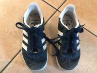 Dunkel blaue Adidas Turnschuhe Größe 28 Niedersachsen - Oldenburg Vorschau